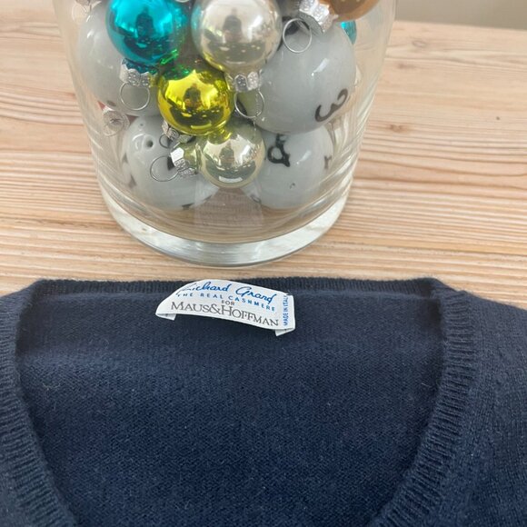 Richard Grand 100% Cashmere Floral & Pearl Embellished Sweater – Size Small - Picture 4 of 6